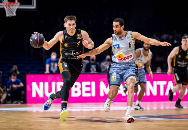 色表现为团 色表现为团