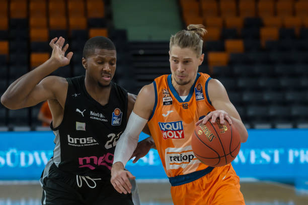 阿克等人可 阿克等人可