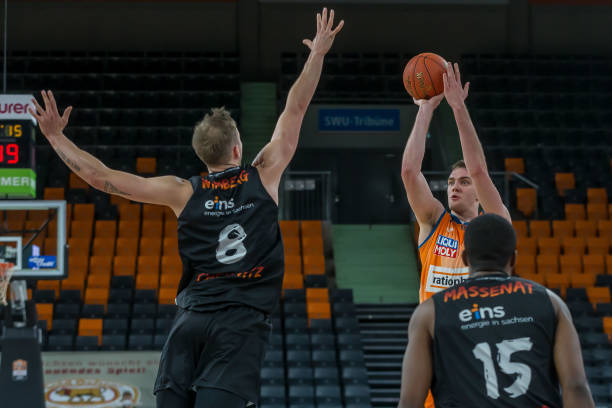 足坛最受关 足坛最受关